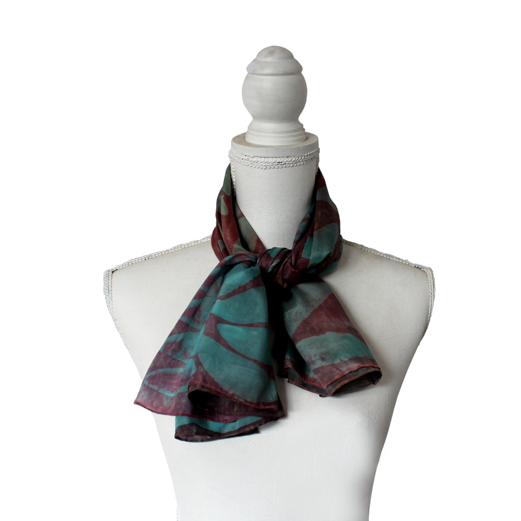 Pañuelo de seda pintado a mano "RAINA"