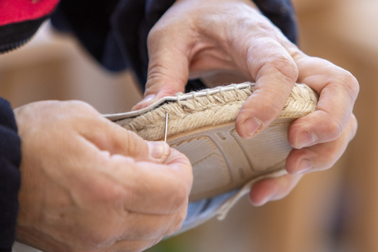DESCUBRE LA ARTESANÍA ESPAÑOLA: Alpargatas, Abanicos y Mucho Más!
