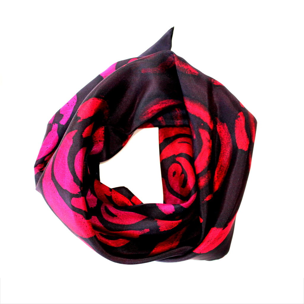 Foulard en soie naturelle peint à la main, modèle « RED ROSES »